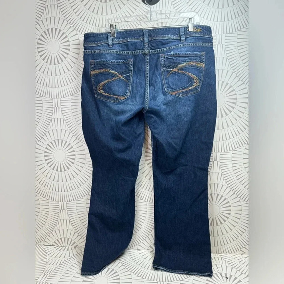 Silver Jeans Women’s Aiko Flood Size 18 Dark Wash No distressing - Picture 3 of 6